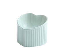 Charger l'image dans la galerie, Gamelle Inclinée en Céramique pour Chats et Chiens – Ergonomique, Antivomissement et Facile à Nettoyer