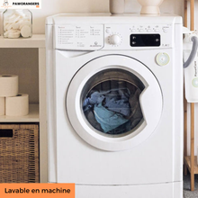 Charger l'image dans la galerie, Protège-canapé en chevron 100 % imperméable — pas juste déperlant : étanche, anti-griffes, anti-poils et anti-taches.