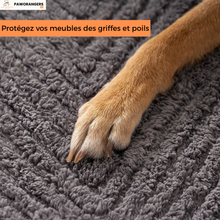 Charger l'image dans la galerie, Protège-canapé en chevron 100 % imperméable — pas juste déperlant : étanche, anti-griffes, anti-poils et anti-taches.