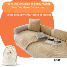 Charger l'image dans la galerie, Protège-canapé en chevron 100 % imperméable — pas juste déperlant : étanche, anti-griffes, anti-poils et anti-taches.