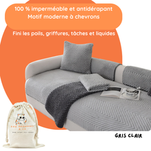 Charger l&#39;image dans la galerie, Protège-canapé en chevron 100 % imperméable — pas juste déperlant : étanche, anti-griffes, anti-poils et anti-taches.
